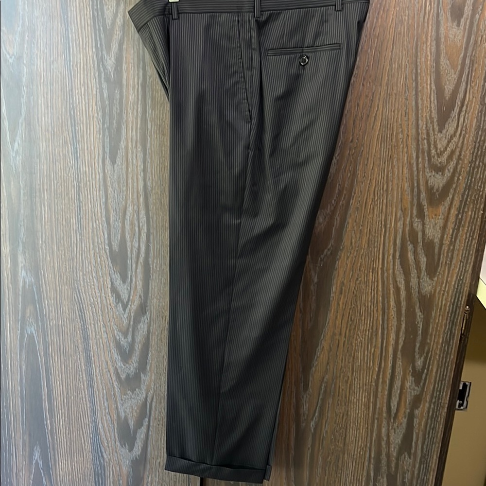 Hugo Boss Suit Black Pinstripe, 100% Virgin Wool, Made in USA, 40R - Picture 12 of 16